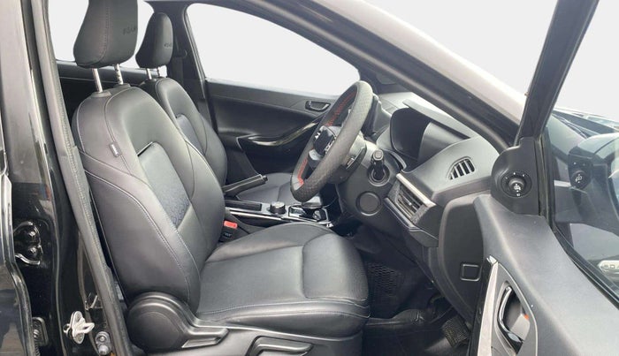 2024 Tata NEXON Creative Plus 1.5 Revotorq 6AMT Dark Edition, Diesel, Automatic, 33,022 km, Right Side Front Door Cabin