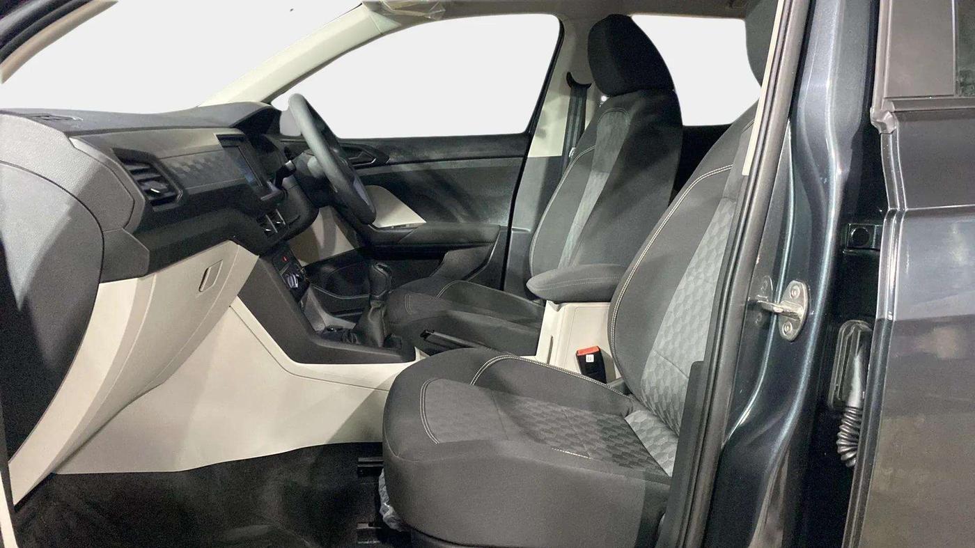 2024 Volkswagen TAIGUN COMFORTLINE 1.0 TSI MT, Petrol, Manual, 7,128 km, Right Side Front Door Cabin