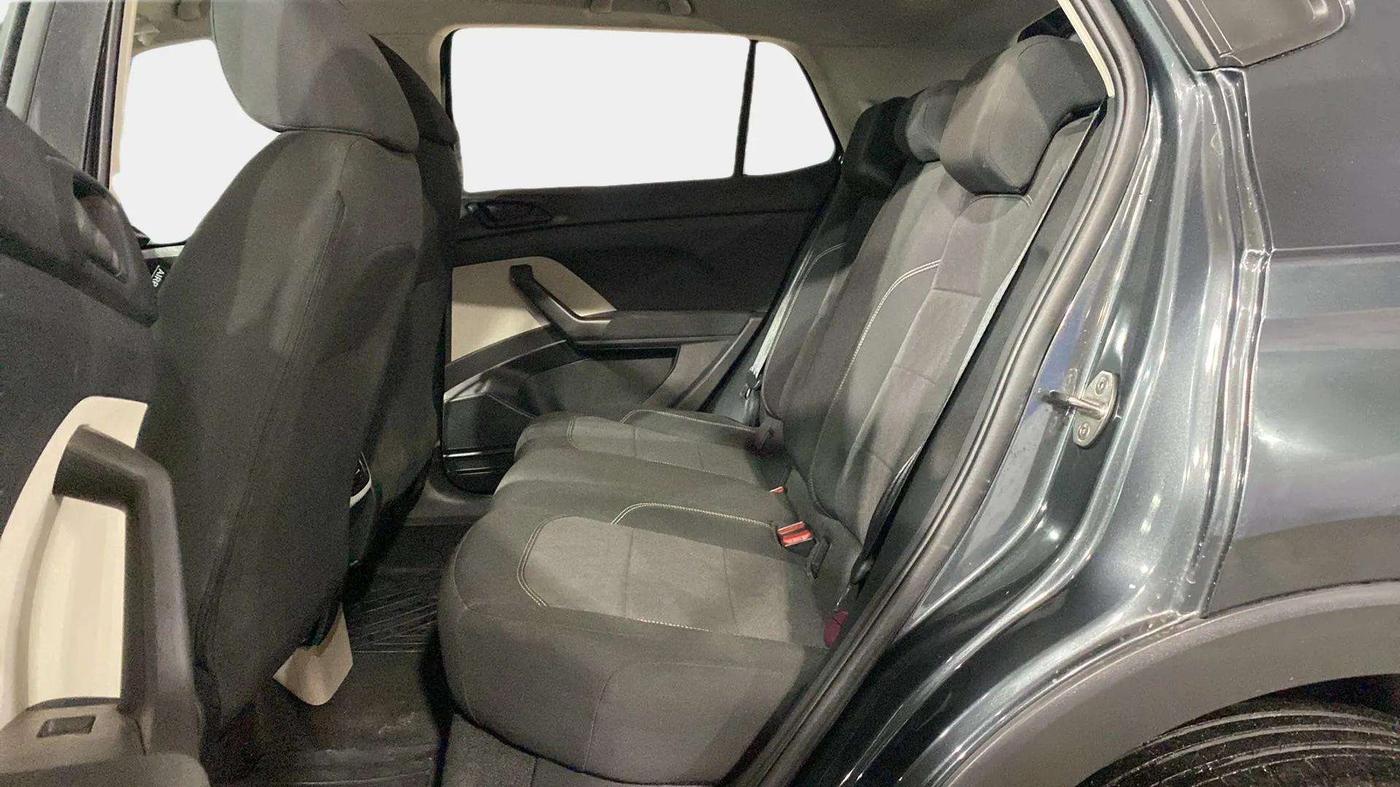 2024 Volkswagen TAIGUN COMFORTLINE 1.0 TSI MT, Petrol, Manual, 7,128 km, Right Side Rear Door Cabin