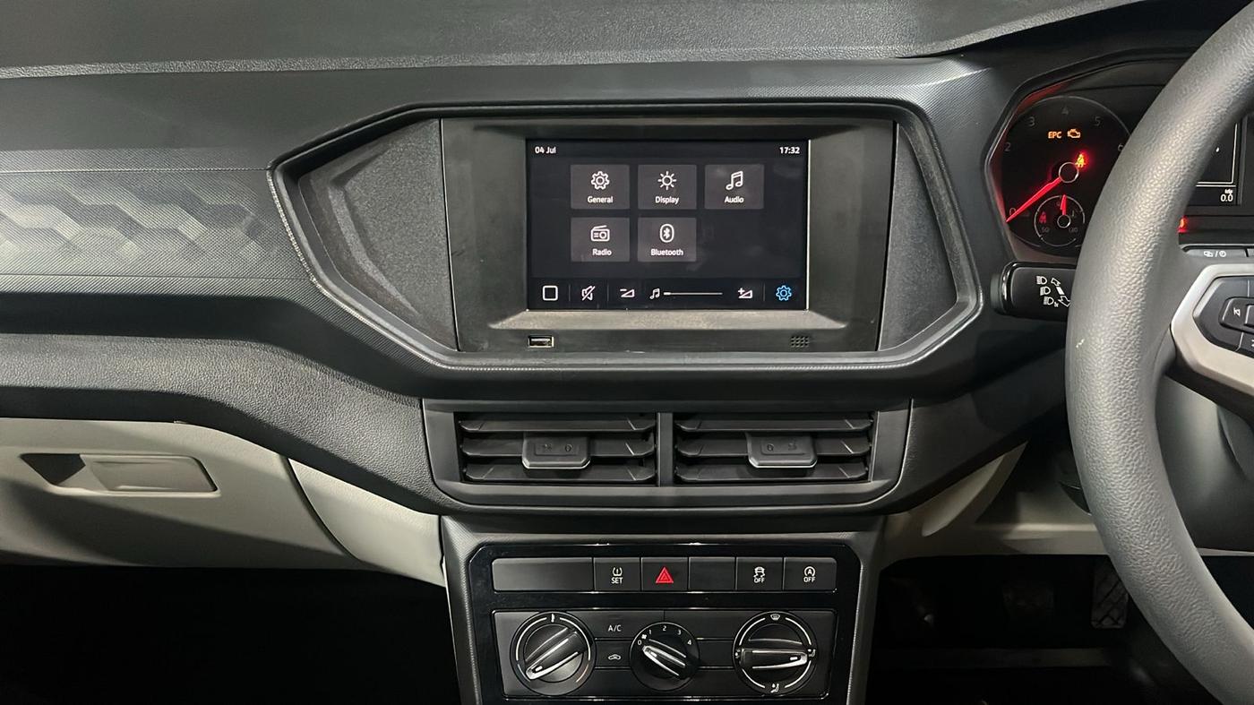 2024 Volkswagen TAIGUN COMFORTLINE 1.0 TSI MT, Petrol, Manual, 7,128 km, Air Conditioner