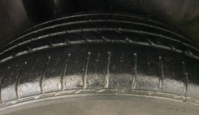 2021 Skoda Rapid STYLE AT TSI, Petrol, Automatic, 27,996 km, Right Rear Tyre Tread