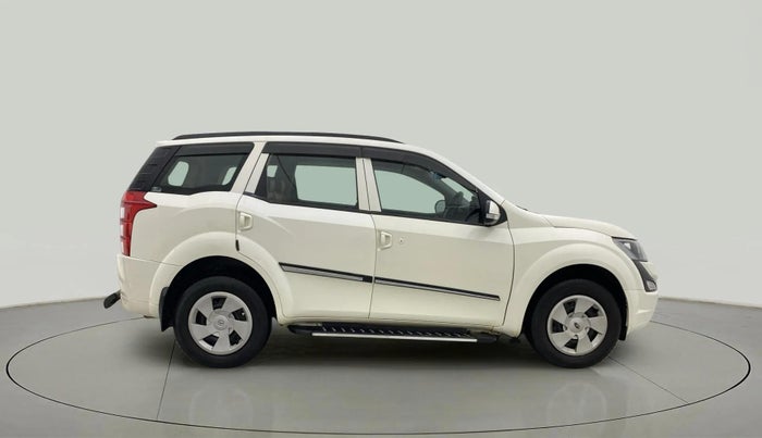 2017 Mahindra XUV500 W4, Diesel, Manual, 51,287 km, Right Side View