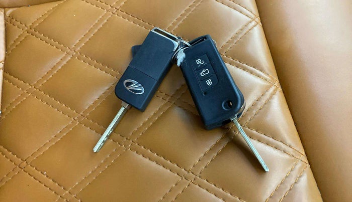 2017 Mahindra XUV500 W4, Diesel, Manual, 51,287 km, Key Close Up