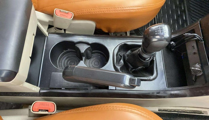 2017 Mahindra XUV500 W4, Diesel, Manual, 51,287 km, Gear Lever