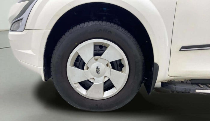 2017 Mahindra XUV500 W4, Diesel, Manual, 51,287 km, Left Front Wheel