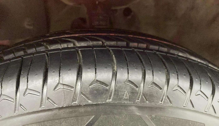 2014 Honda Brio S MT, Petrol, Manual, 49,457 km, Left Front Tyre Tread