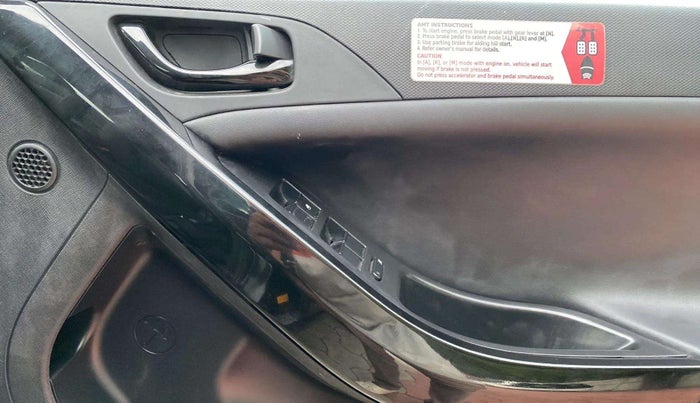 2022 Tata NEXON XZA PLUS DIESEL DARK EDITION, Diesel, Automatic, 31,730 km, Driver Side Door Panels Control