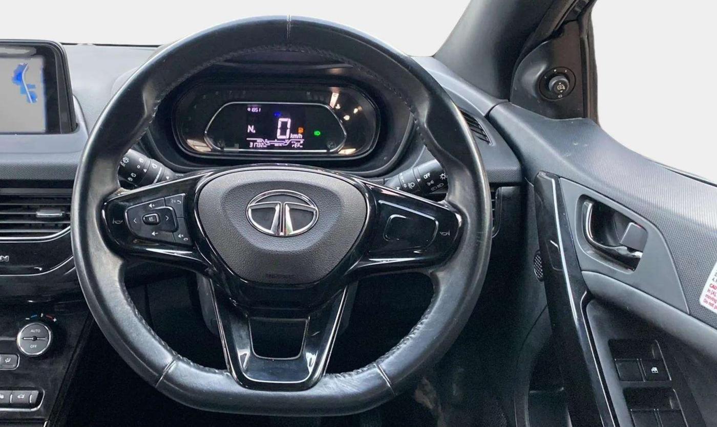 2022 Tata NEXON XZA PLUS DIESEL DARK EDITION, Diesel, Automatic, 31,760 km, Steering Wheel Close Up