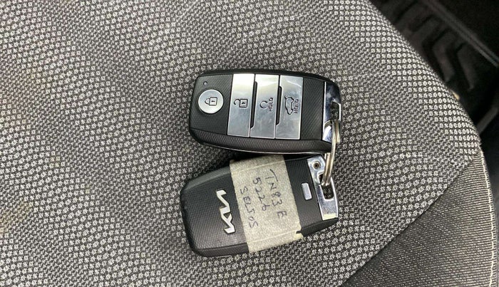 2023 KIA SONET HTK PLUS 1.0 IMT, Petrol, Manual, 39,390 km, Key Close Up