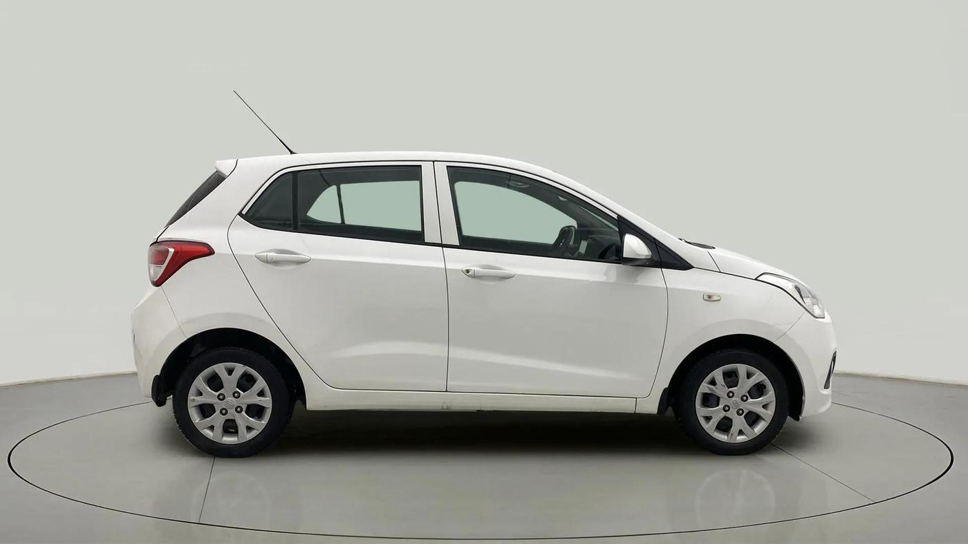 2016 Hyundai Grand i10 MAGNA AT 1.2 KAPPA VTVT, Petrol, Automatic, 45,828 km, Right Side View