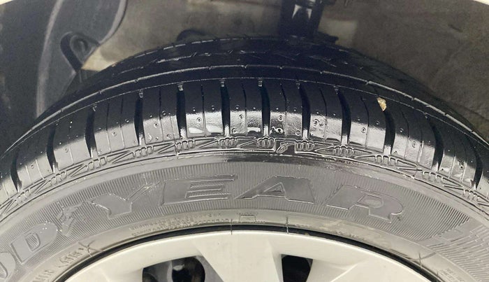 2016 Hyundai Grand i10 MAGNA AT 1.2 KAPPA VTVT, Petrol, Automatic, 45,828 km, Left Front Tyre Tread