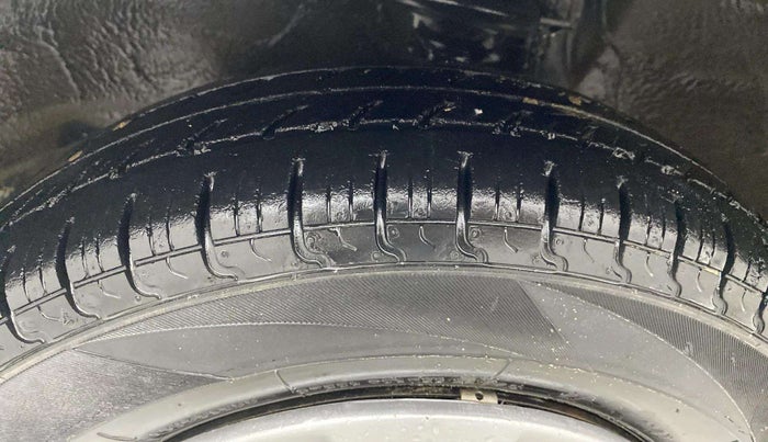 2014 Maruti Alto 800 LXI, Petrol, Manual, 33,731 km, Left Front Tyre Tread