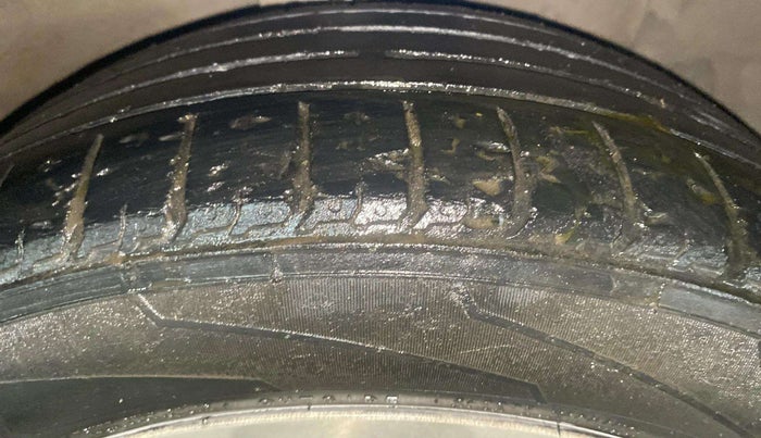 2017 Maruti Ciaz ALPHA 1.4 PETROL, Petrol, Manual, 95,334 km, Right Front Tyre Tread