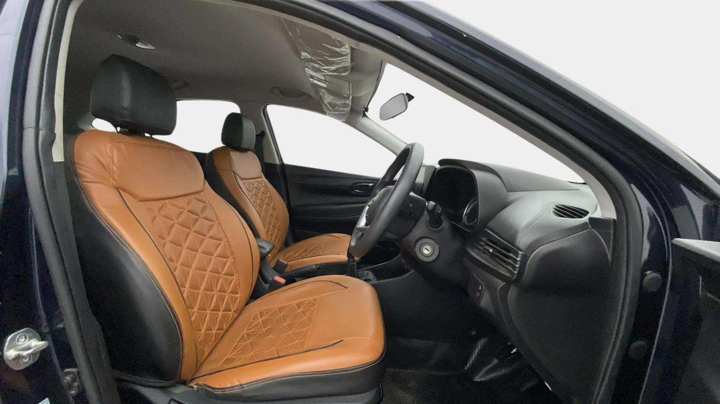 2023 Hyundai NEW I20 MAGNA 1.2 MT, Petrol, Manual, 11,635 km, Right Side Front Door Cabin