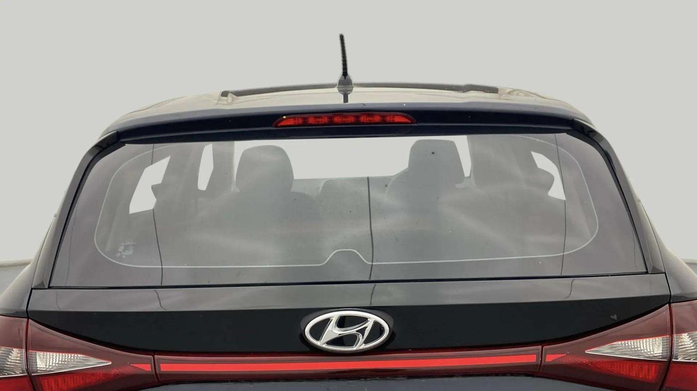 2023 Hyundai NEW I20 MAGNA 1.2 MT, Petrol, Manual, 11,635 km, Rear Windshield