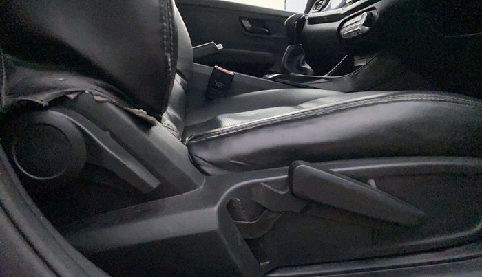 2022 Tata ALTROZ XZ PLUS PETROL DARK EDITION, Petrol, Manual, 39,995 km, Driver Side Adjustment Panel