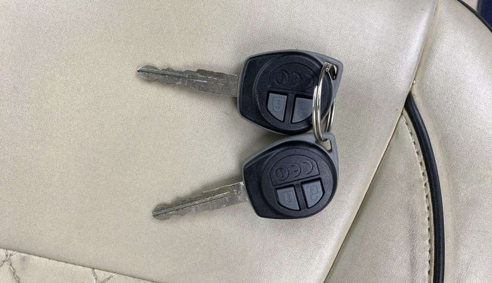2022 Maruti Dzire VXI CNG, CNG, Manual, 46,730 km, Key Close Up
