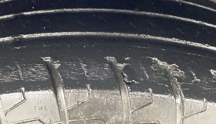 2022 Maruti Dzire VXI CNG, CNG, Manual, 46,730 km, Right Front Tyre Tread