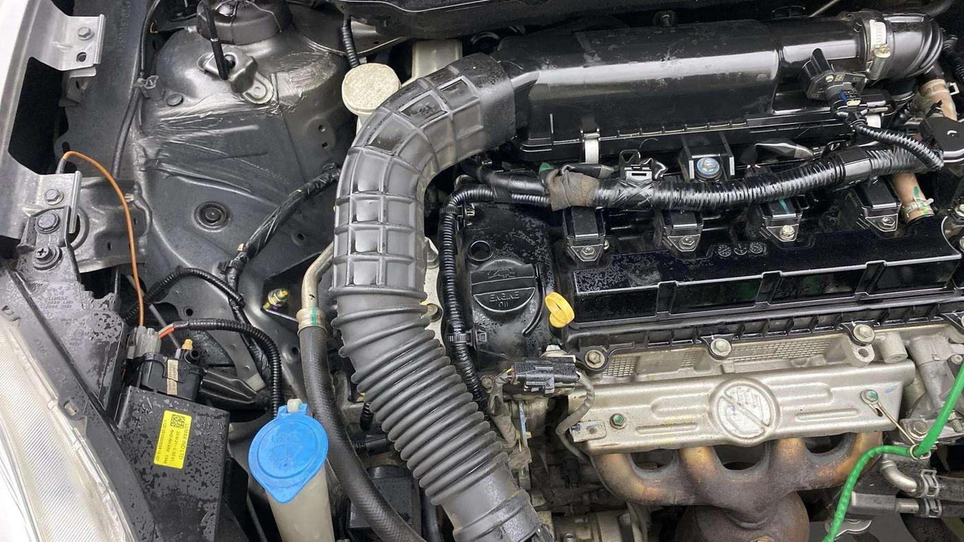 2021 Maruti Dzire ZXI AMT, Petrol, Automatic, 1,24,064 km, Engine View - Right