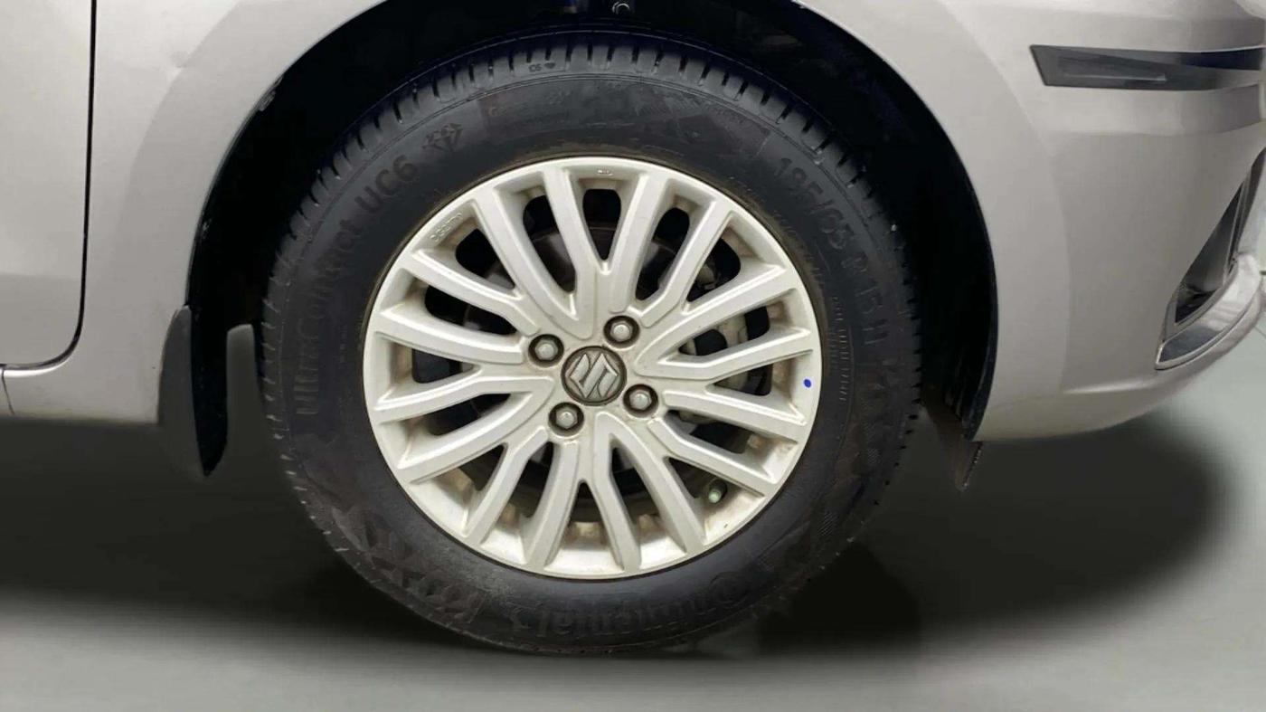 2021 Maruti Dzire ZXI AMT, Petrol, Automatic, 1,24,064 km, Right Front Wheel