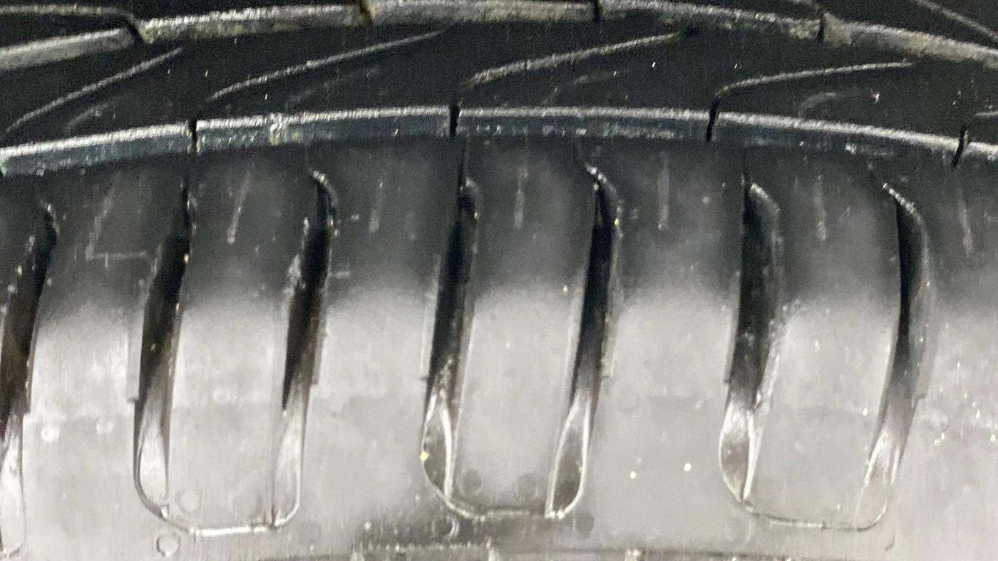 2021 Maruti Dzire ZXI AMT, Petrol, Automatic, 1,24,064 km, Right Rear Tyre Tread