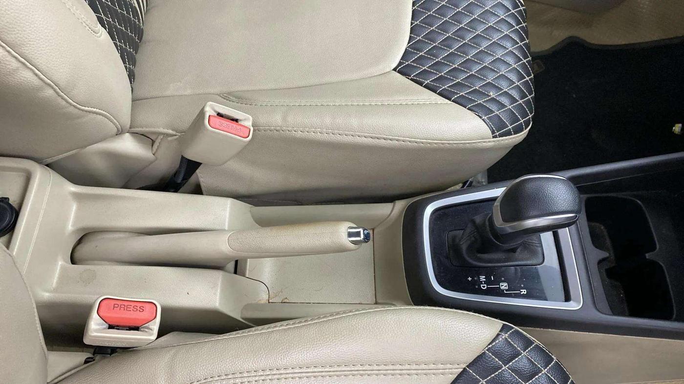 2021 Maruti Dzire ZXI AMT, Petrol, Automatic, 1,24,064 km, Gear Lever