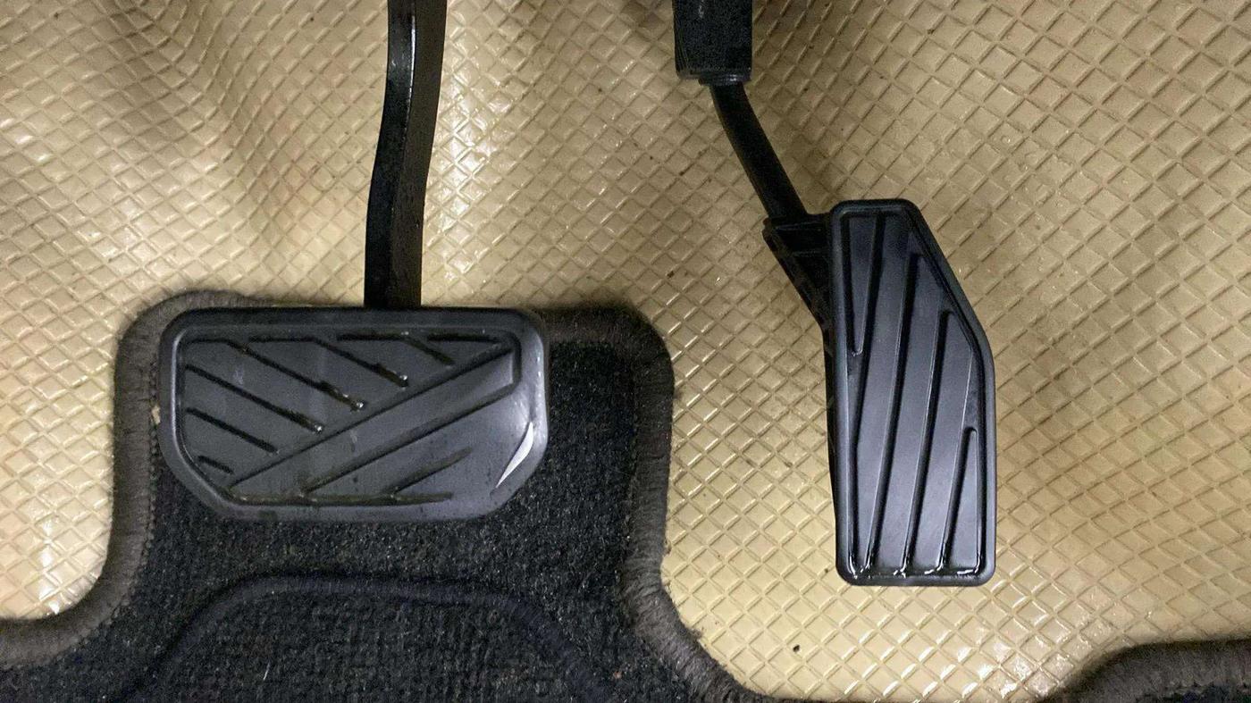 2021 Maruti Dzire ZXI AMT, Petrol, Automatic, 1,24,064 km, Pedals