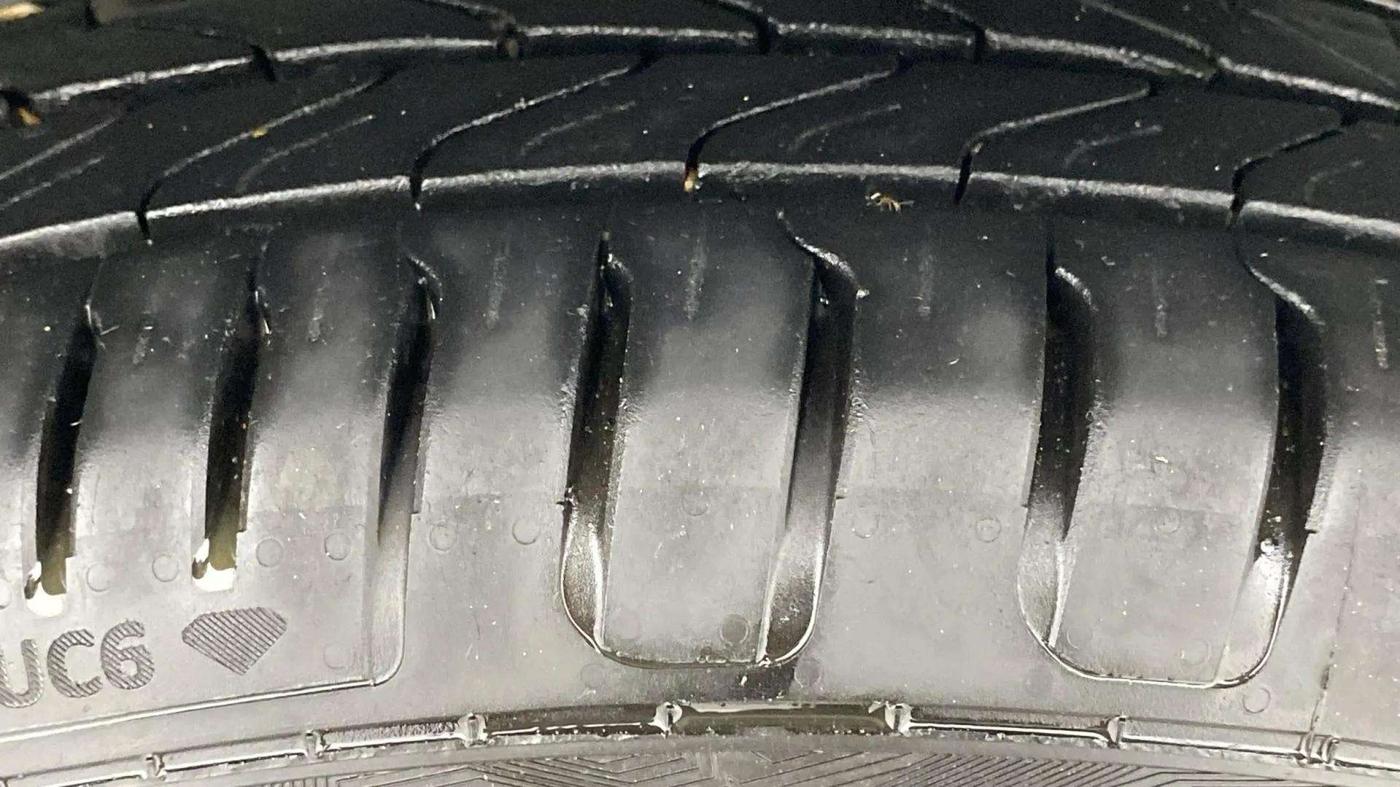 2021 Maruti Dzire ZXI AMT, Petrol, Automatic, 1,24,064 km, Left Rear Tyre Tread