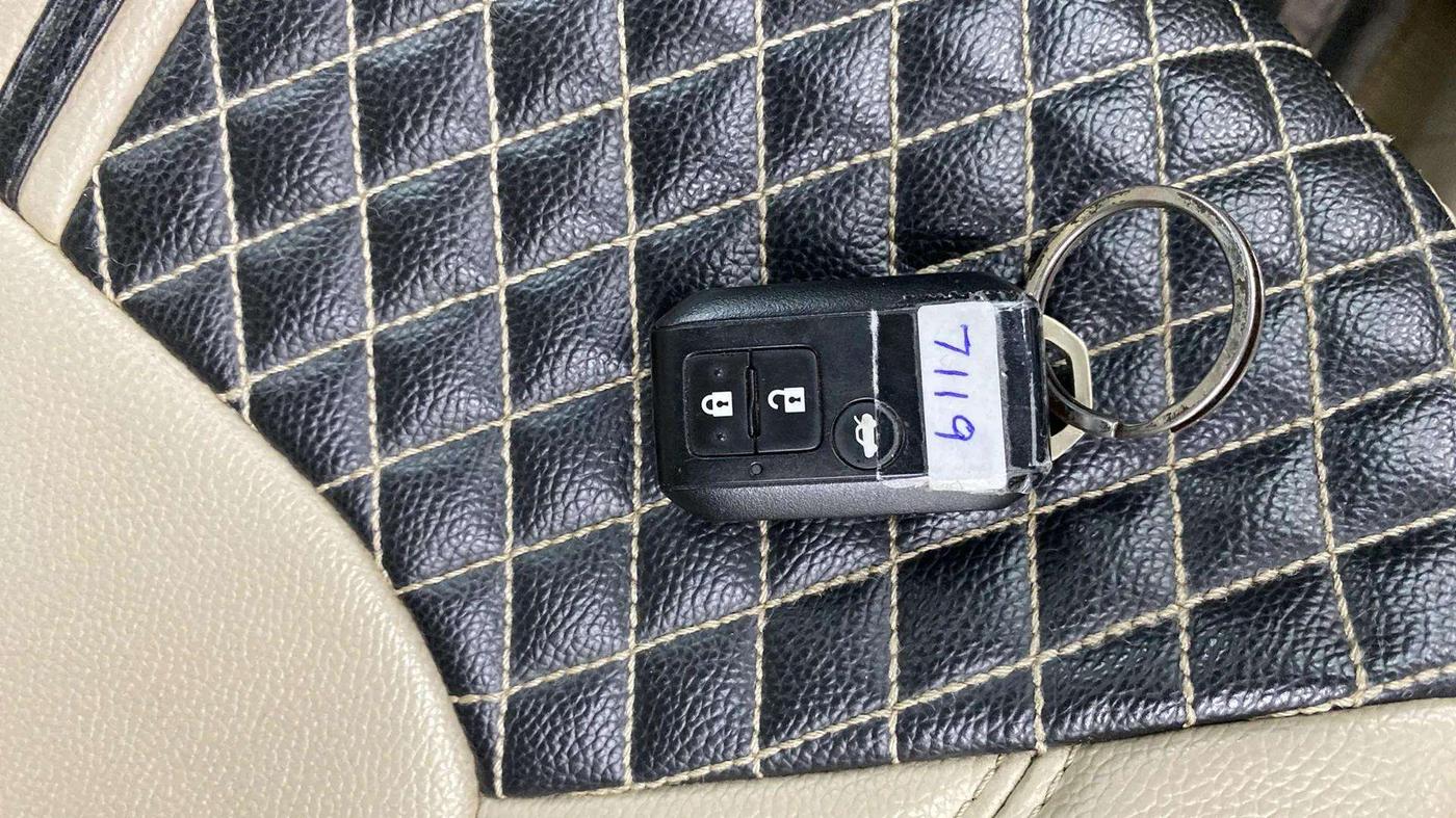 2021 Maruti Dzire ZXI AMT, Petrol, Automatic, 1,24,064 km, Key Close Up