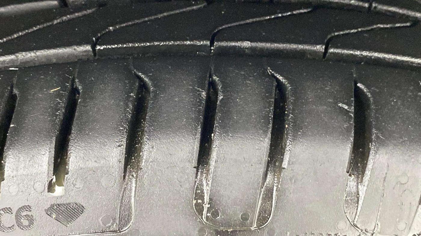 2021 Maruti Dzire ZXI AMT, Petrol, Automatic, 1,24,064 km, Right Front Tyre Tread