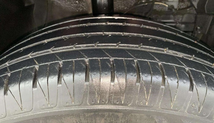2021 Maruti Vitara Brezza ZXI PLUS DUAL TONE, Petrol, Manual, 1,08,832 km, Right Front Tyre Tread