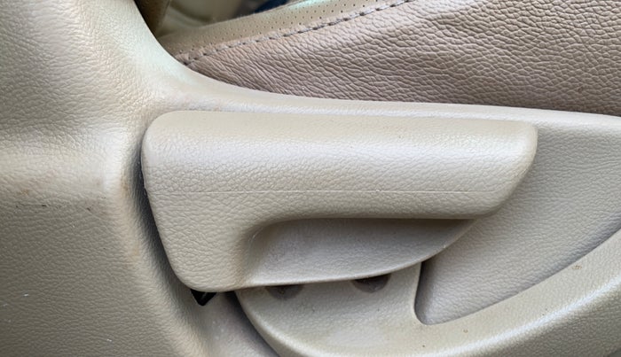 2015 Honda Amaze 1.2L I-VTEC S, CNG, Manual, 81,262 km, Driver Side Adjustment Panel