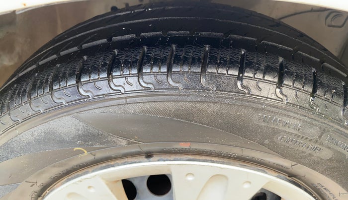 2015 Honda Amaze 1.2L I-VTEC S, CNG, Manual, 81,262 km, Right Front Tyre Tread