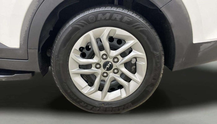 2022 KIA CARENS PRESTIGE 1.4 PETROL 7 STR, Petrol, Manual, 35,497 km, Left Rear Wheel