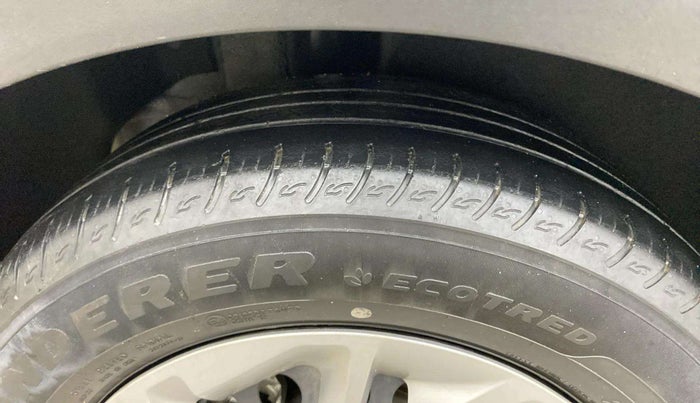 2022 KIA CARENS PRESTIGE 1.4 PETROL 7 STR, Petrol, Manual, 35,497 km, Right Rear Tyre Tread