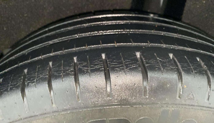 2021 Maruti Baleno ZETA PETROL 1.2, Petrol, Manual, 31,231 km, Left Rear Tyre Tread