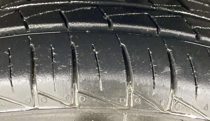 2021 Maruti Alto VXI, Petrol, Manual, 8,647 km, Left Front Tyre Tread