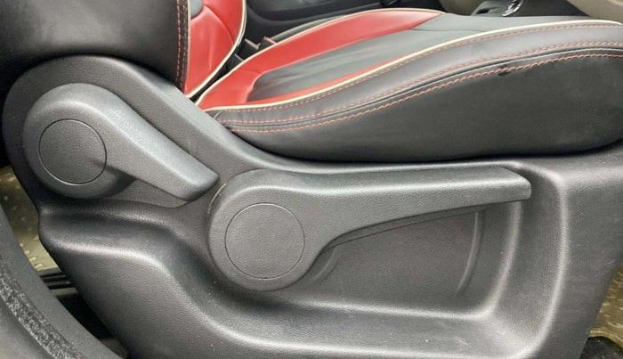 2018 Renault Captur RXT PETROL, Petrol, Manual, 65,525 km, Driver Side Adjustment Panel