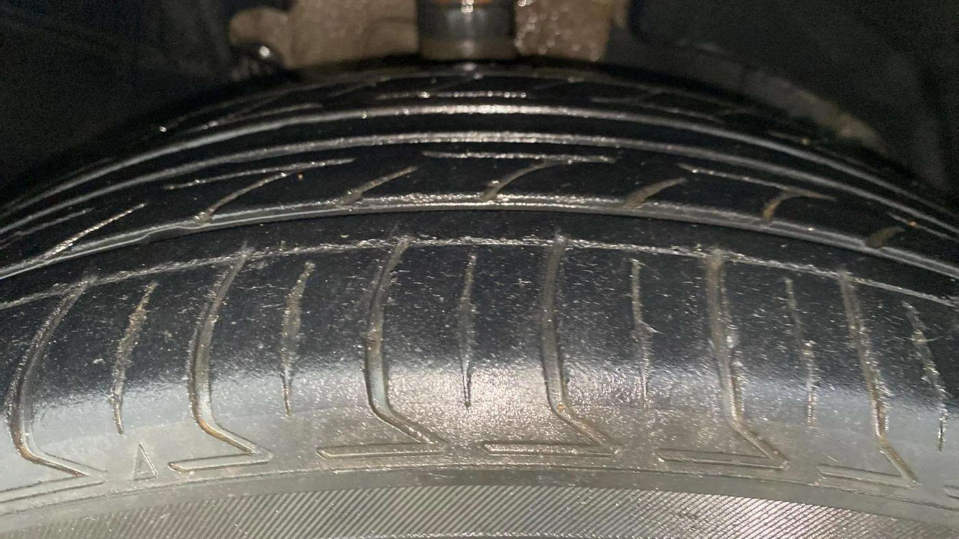 2018 Renault Captur RXT PETROL, Petrol, Manual, 65,731 km, Right Front Tyre Tread