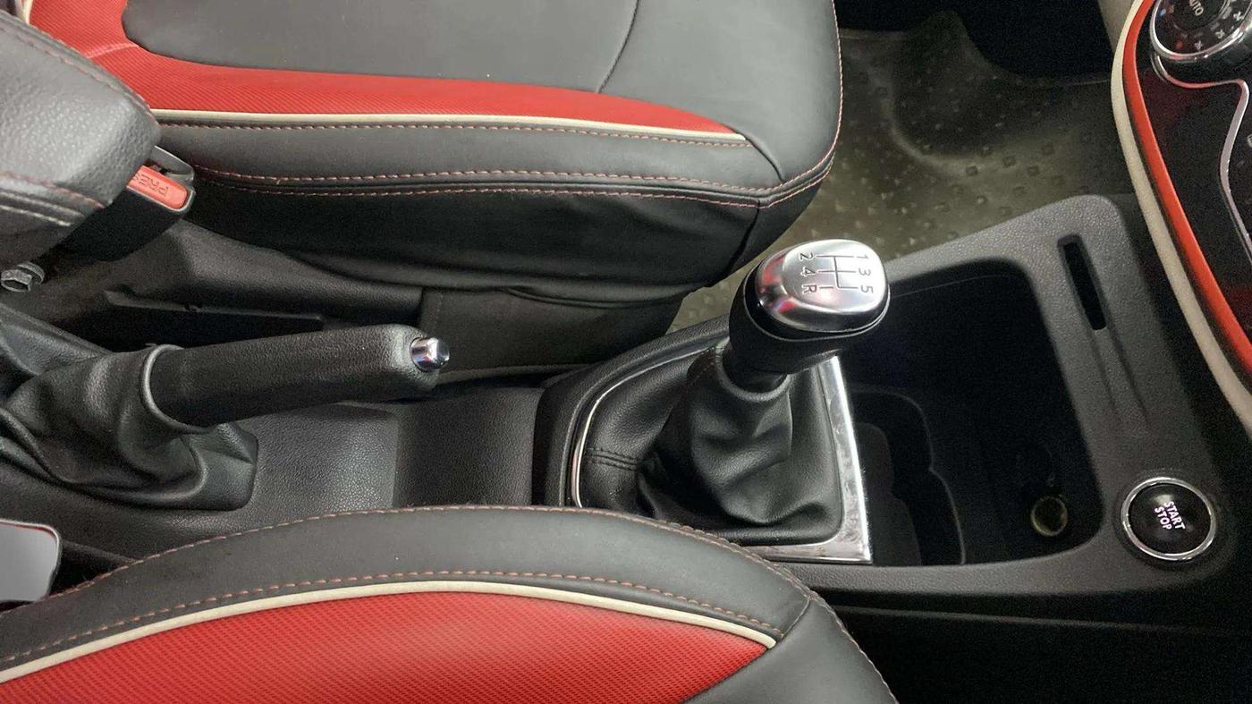 2018 Renault Captur RXT PETROL, Petrol, Manual, 65,731 km, Gear Lever