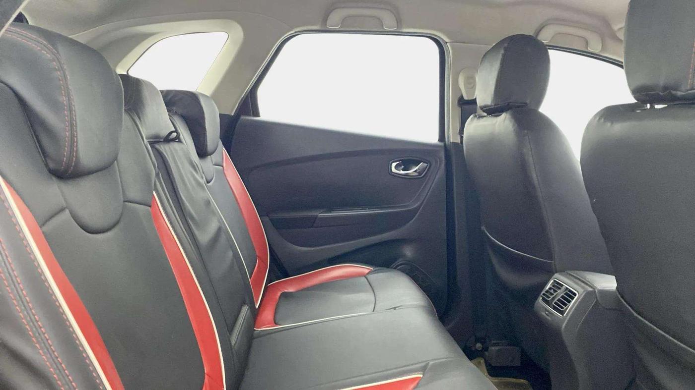 2018 Renault Captur RXT PETROL, Petrol, Manual, 65,731 km, Right Side Rear Door Cabin