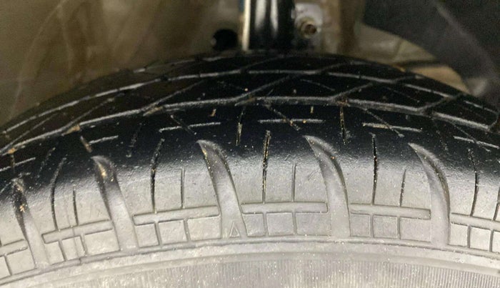 2022 Maruti Swift VXI AMT, Petrol, Automatic, 48,886 km, Right Front Tyre Tread