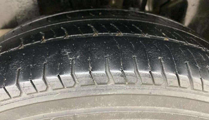 2022 Maruti Swift VXI AMT, Petrol, Automatic, 48,886 km, Left Rear Tyre Tread