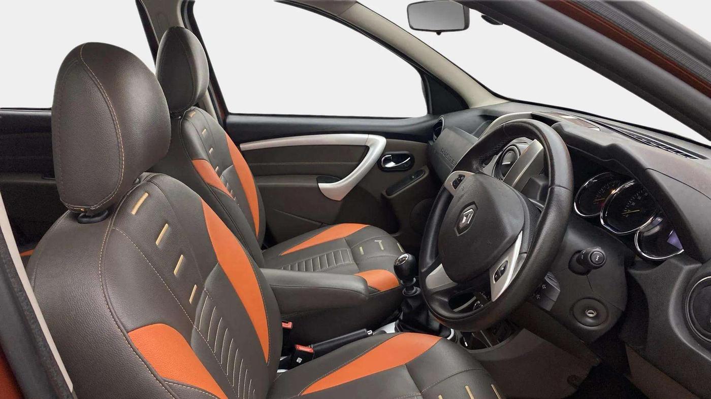 2019 Renault Duster 110 PS RXZ 4X4 MT DIESEL, Diesel, Manual, 71,929 km, Right Side Front Door Cabin
