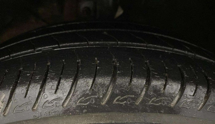 2021 Maruti Baleno DELTA PETROL 1.2, Petrol, Manual, 34,701 km, Left Front Tyre Tread