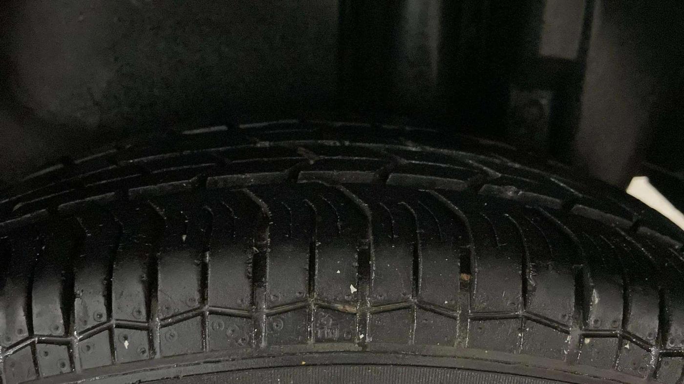 2016 Maruti Swift Dzire VXI, Petrol, Manual, 89,251 km, Left Rear Tyre Tread