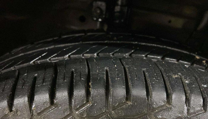 2016 Maruti Swift Dzire VXI, Petrol, Manual, 89,251 km, Right Front Tyre Tread