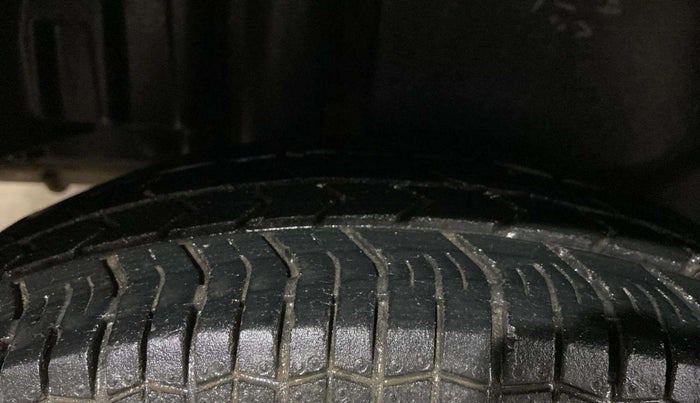 2016 Maruti Swift Dzire VXI, Petrol, Manual, 89,251 km, Right Rear Tyre Tread
