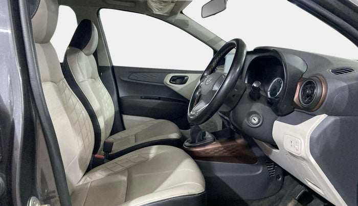 2022 Hyundai AURA S 1.2 CNG, CNG, Manual, 64,439 km, Right Side Front Door Cabin
