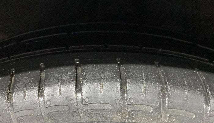 2022 Hyundai AURA S 1.2 CNG, CNG, Manual, 64,439 km, Right Rear Tyre Tread